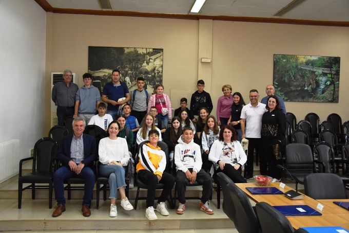Φωτογραφία Επίσκεψη μαθητών του σχολείου Riccardo Gulia της ιταλικής πόλης Sora στο Δημαρχείο Νάουσας